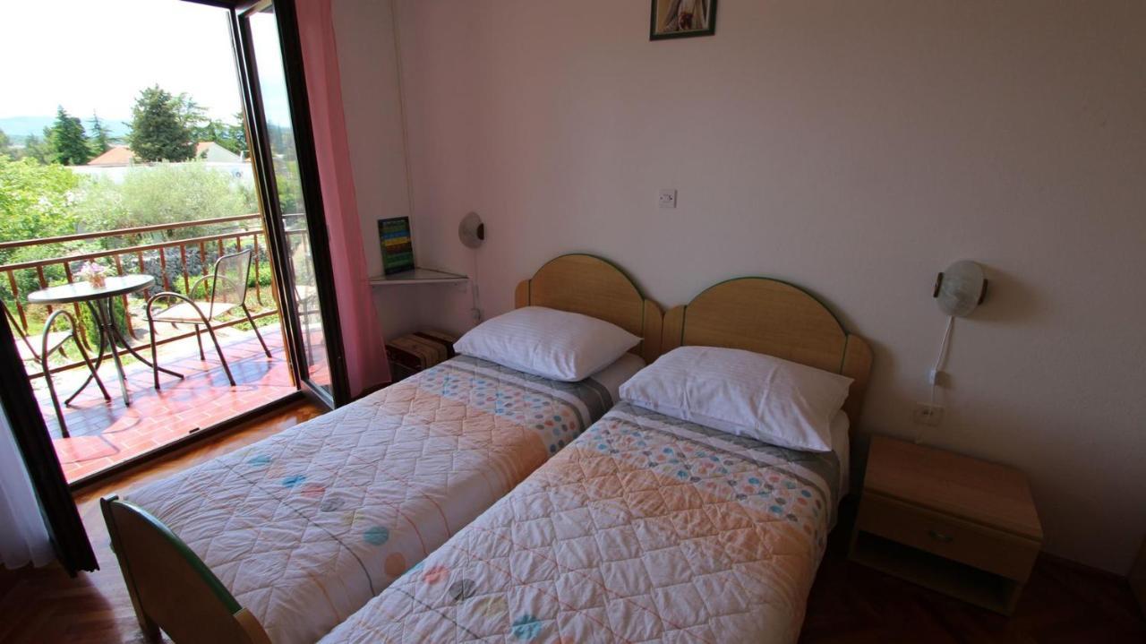 Apartments And Rooms Jelka Malinska Exterior foto
