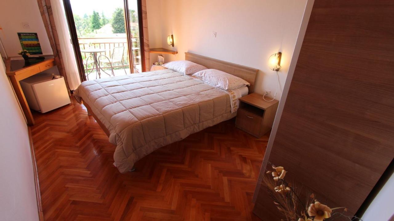 Apartments And Rooms Jelka Malinska Exterior foto