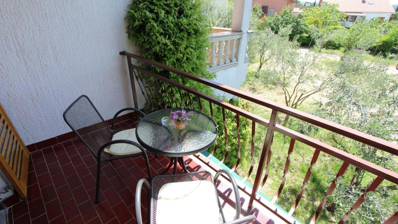 Apartments And Rooms Jelka Malinska Exterior foto