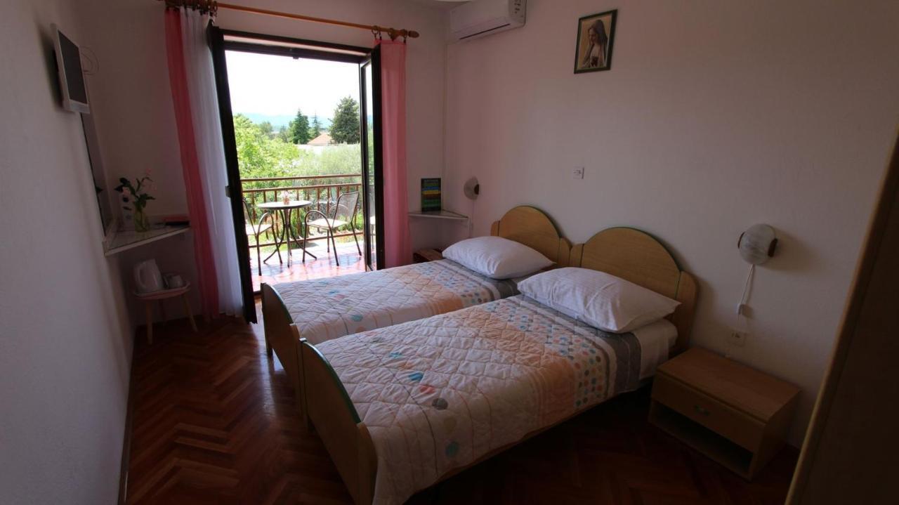 Apartments And Rooms Jelka Malinska Exterior foto